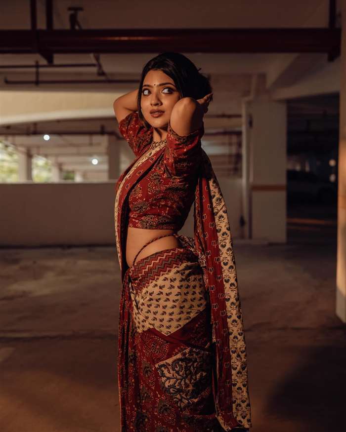 Timeless Grace: Nandana Varma's Classic Traditional Look