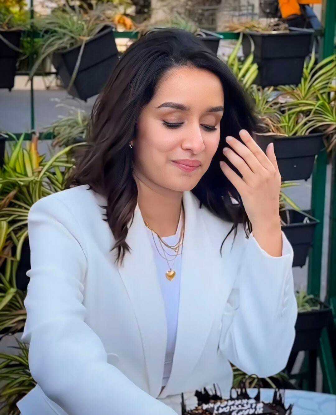 Shraddha Kapoor is overwhelmed by the heartfelt gestures of affection on her important day