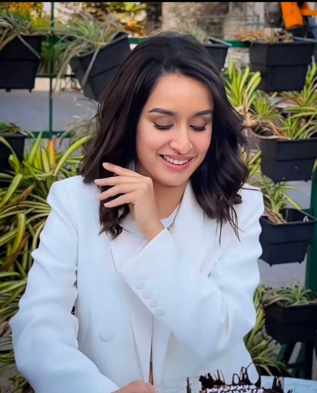 Shraddha Kapoor feels deeply touched as paparazzi go above and beyond to make her feel cherished