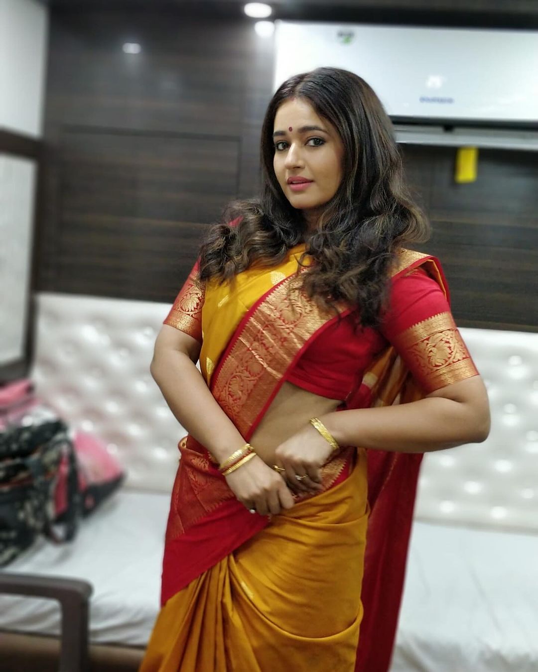 Poonam Bajwa saree photos