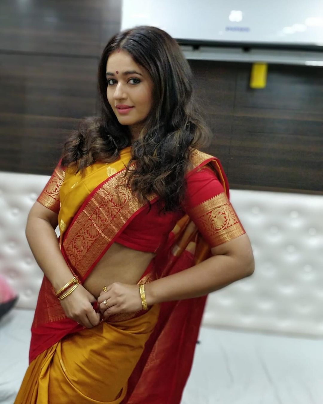 Poonam Bajwa lvoe
