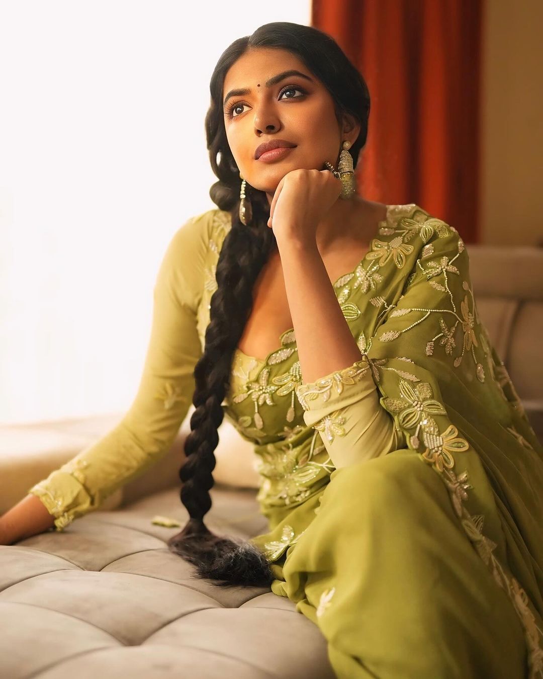 Shivani Rajashekar: శివాని చీరకడితే కుర్రకారుకు చక్కిలిగింతలే ...
