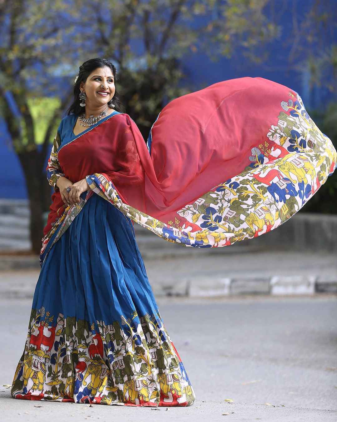 Singer mangli Crazy Phots