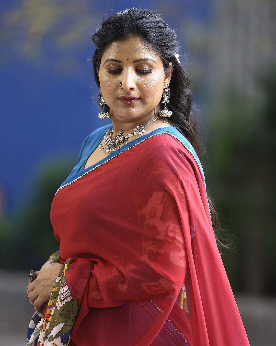 Singer mangli Crazy Images