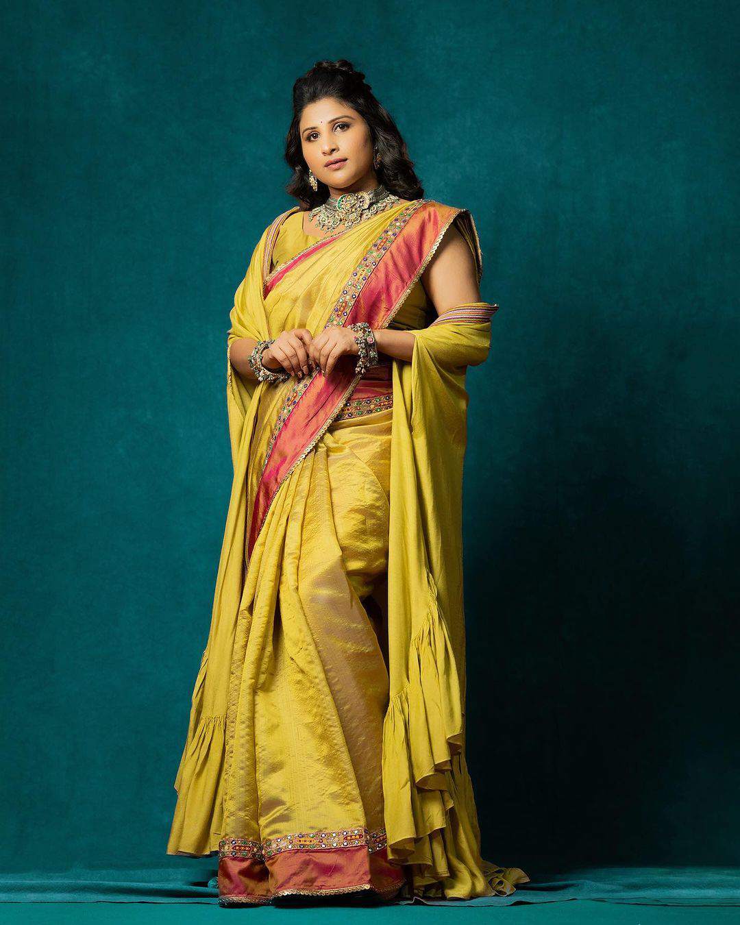 Singer mangli Stunning Pics