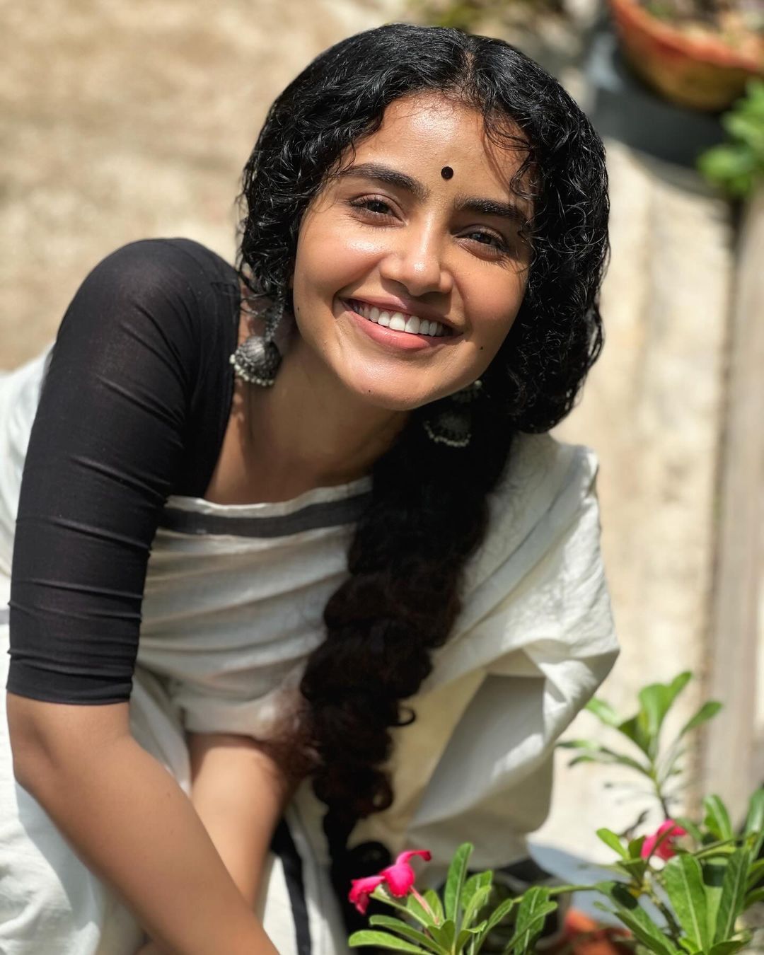 Anupama Parameswaran dazzles in Vishu saree look, see pics