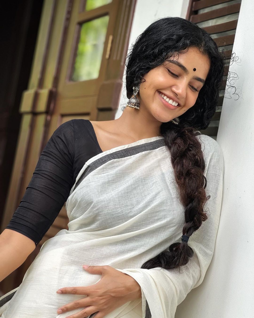 Anupama Parameswaran dazzles in Vishu saree look, see pics