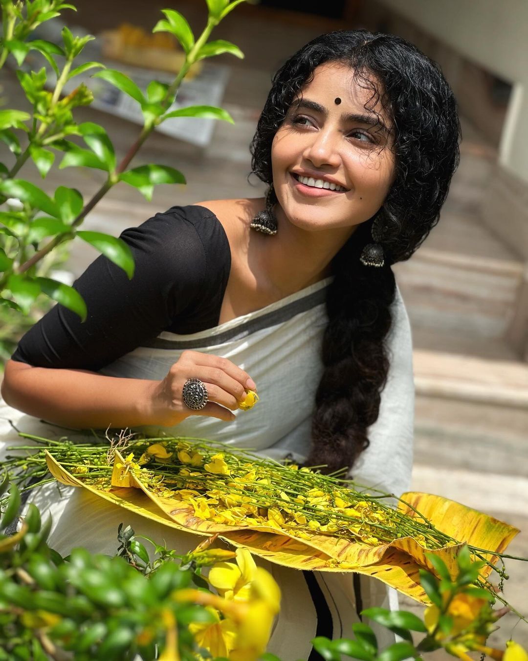 Anupama Parameswaran dazzles in Vishu saree look, see pics