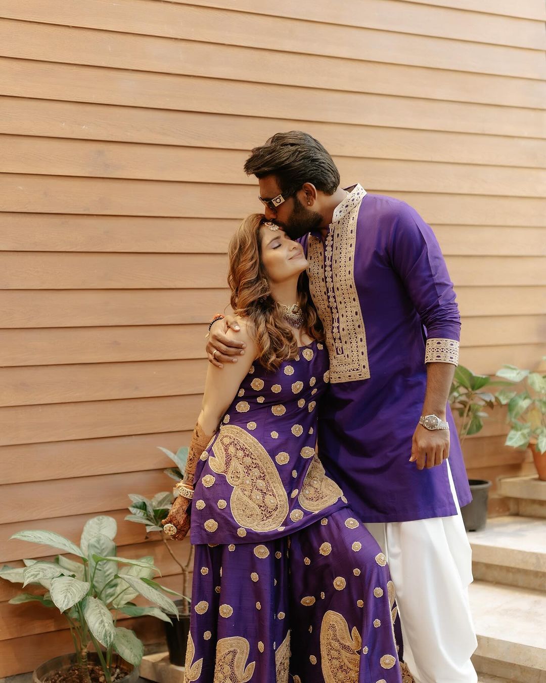 Arti Singh and Dipak Chauhan hosted a beach-side mehndi ceremony
