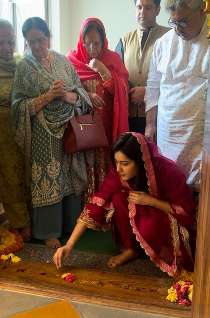 Raashii Khanna participating in the traditional housewarming ceremony