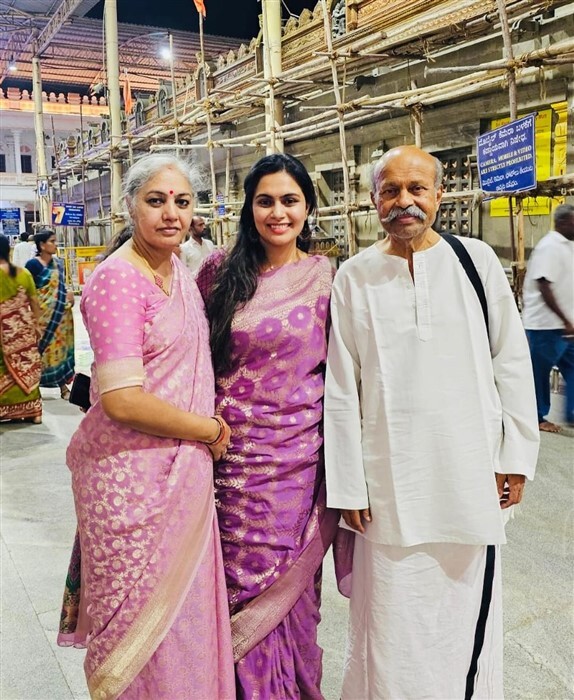Sonu Gowda drops pics of her mantralaya raghavendra swamy temple visit with family