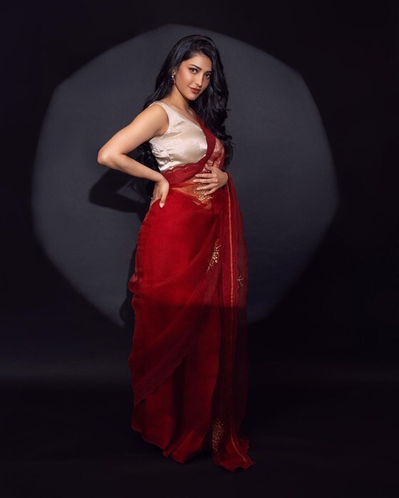 South Actress Shruti Haasan maroon saree photoshoot trending
