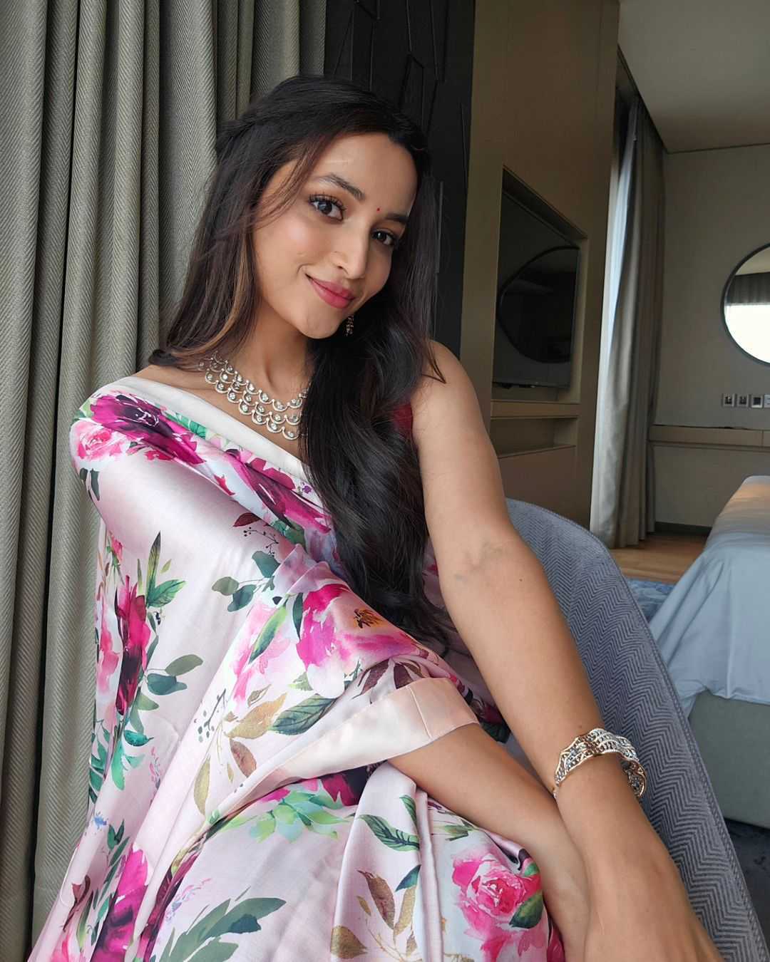 Srinidhi Shetty Crazy Look
