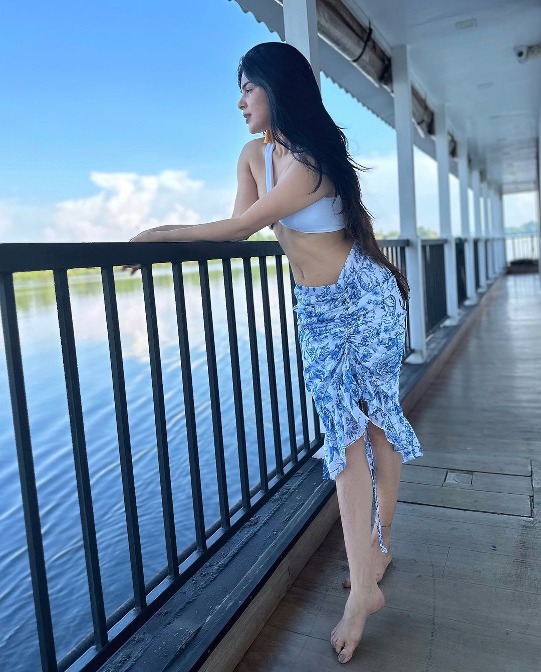 Divyabharathi enjoys her holidays at Srilanka and shares some steamy pics