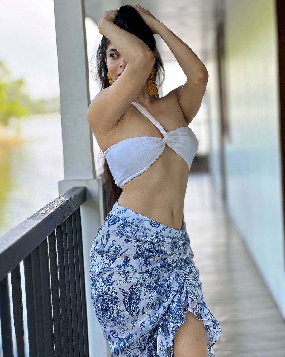 Divyabharathi enjoys her holidays at Srilanka and shares some steamy pics