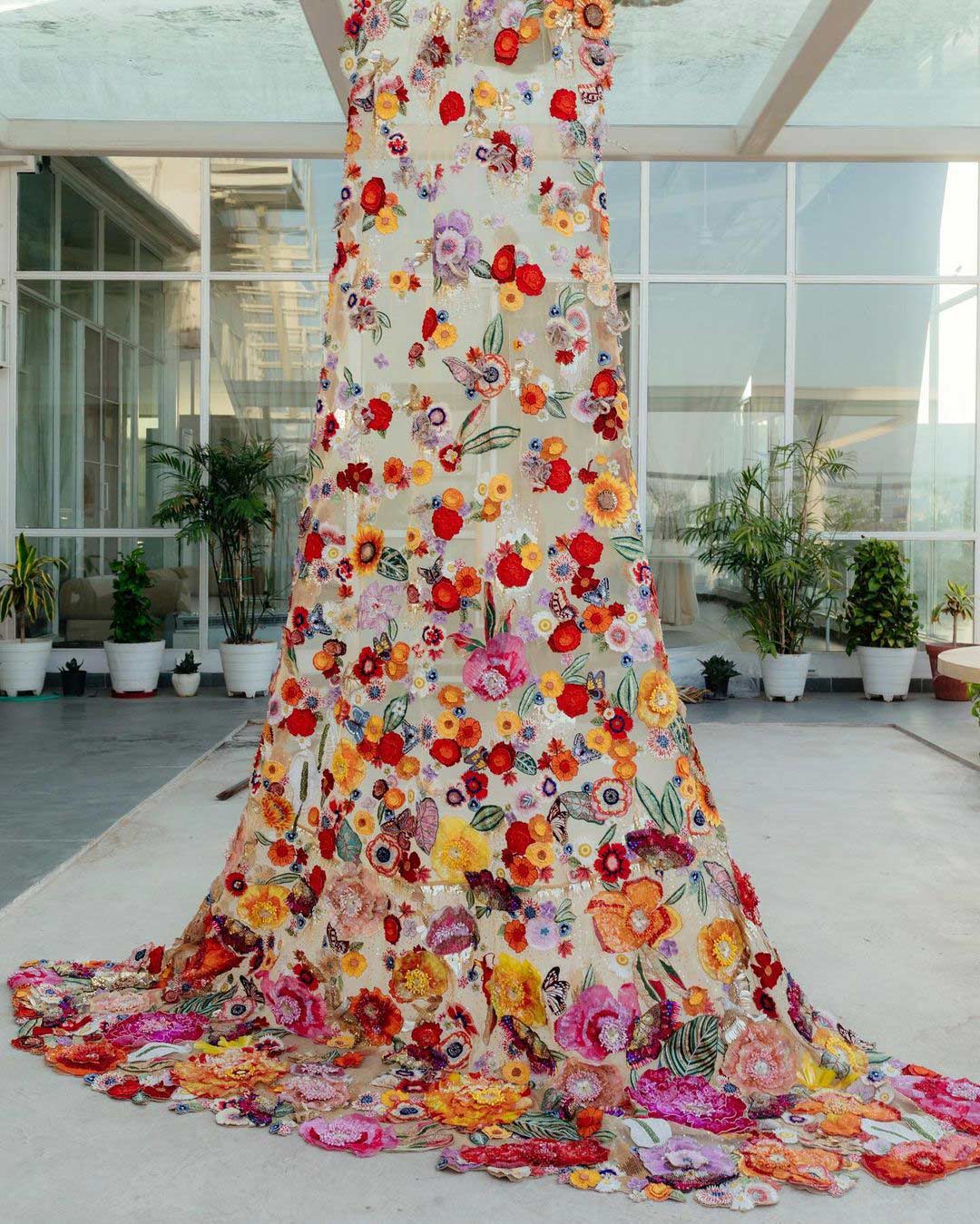 The gown featured distinct appliqué and embroidery techniques, including Fareesha, Zardozi, Nakshi, and Dabka, as well as French knots.