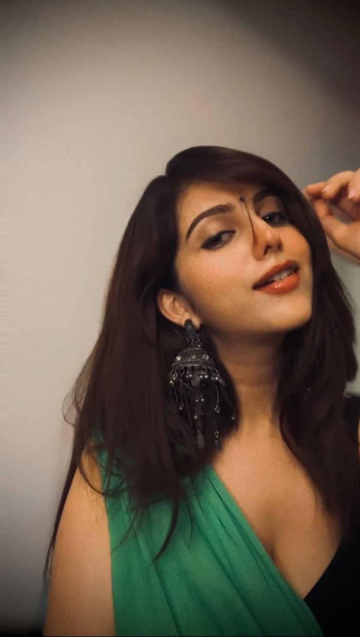 Niveditha Gowda gained fame after her successful stint in Bigg Boss Kannada Season 5 in 2017.