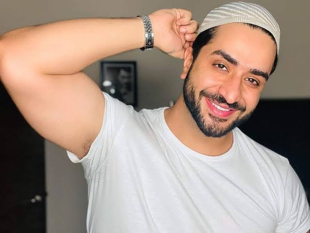 अगर हम अली और हार्दिक की नेटवर्थ को देखें तो एक्टर मशहूर टीम इंडिया के क्रिकेटर के आगे कुछ भी नहीं है