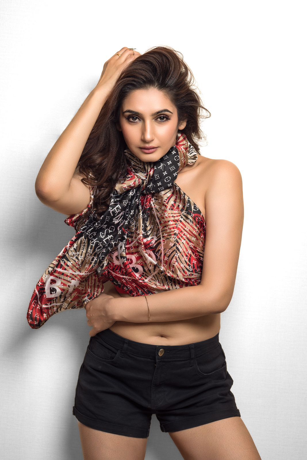 Ragini Dwivedi latest unbuttoned jeans pant photos shocks fans