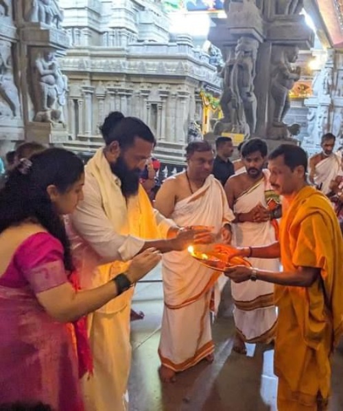 Rishab shetty visits Hariharapura Lakshmi Narasimha temple with family