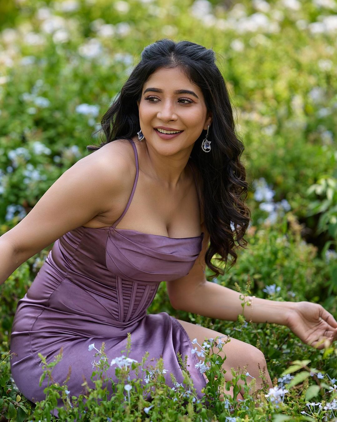 Sakshi Agarwal's Lavender Glamour Takes Fans on a Spellbinding Journey
