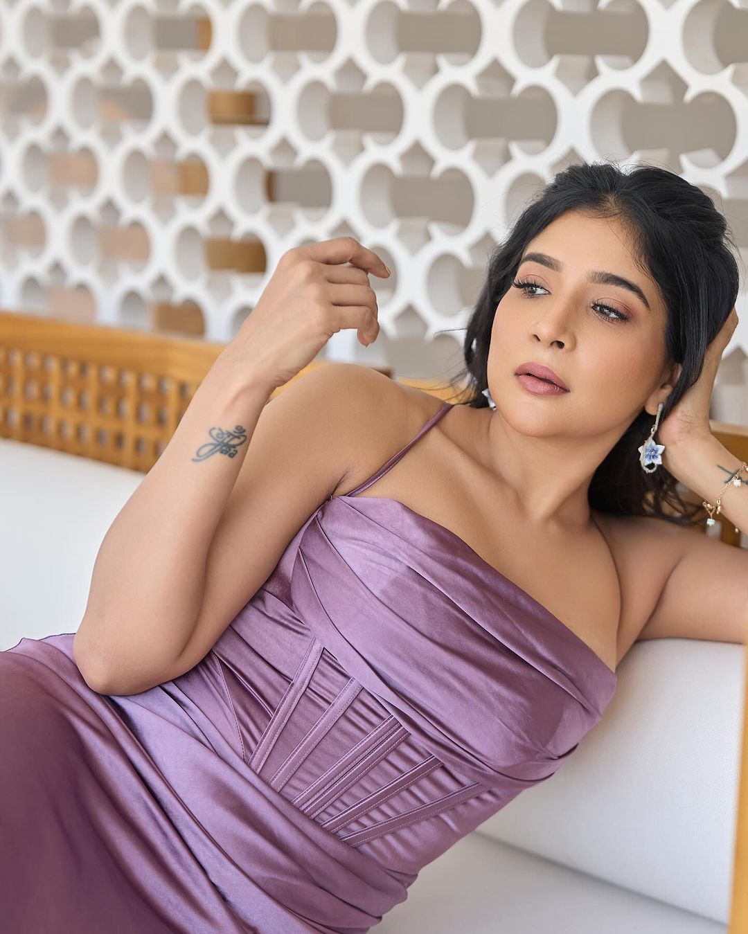 Enchanting in Lavender: Sakshi Agarwal's Captivating Looks Cast a Spell on Fans