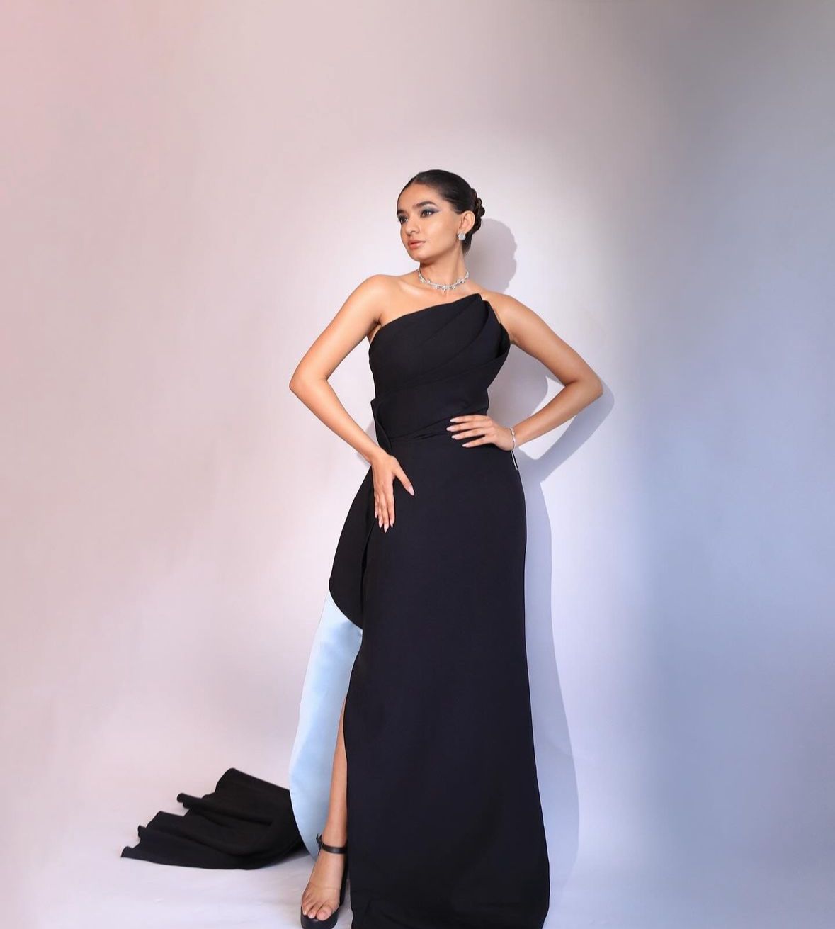 Anushka Sen donned a striking black one-shoulder gown.