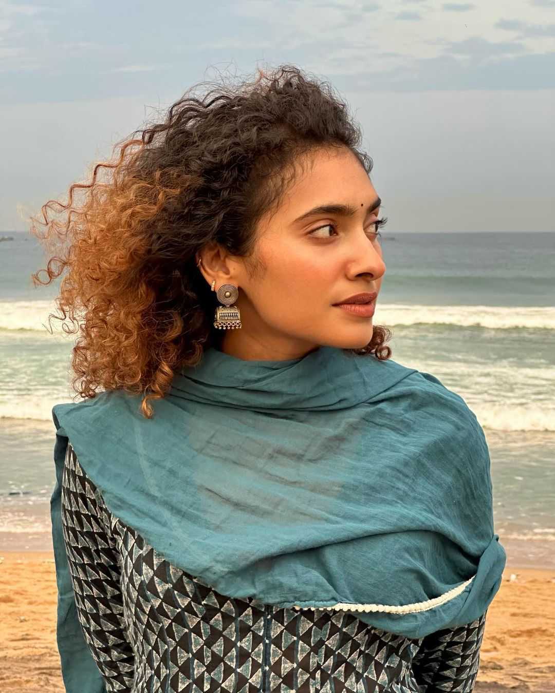 Gnaneshwari kandregula Saree Photos