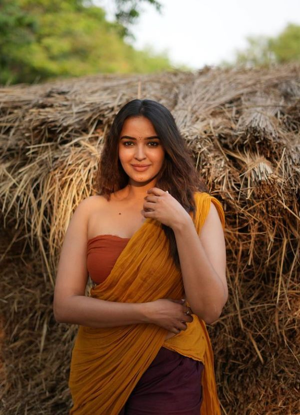 Telugu Actress Pujita Ponnada Photoshoot