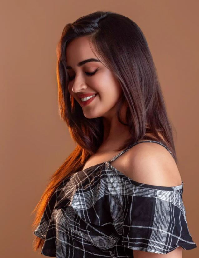 Actress Pujita Ponnada Photo