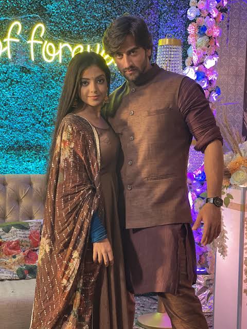 आपको जानकर हैरानी होगी कि वैलेंटाइन के मौके पर जैन खान के साथ खुशी दुबे ने बहुत सारी तस्वीरों को भी शेयर किया था