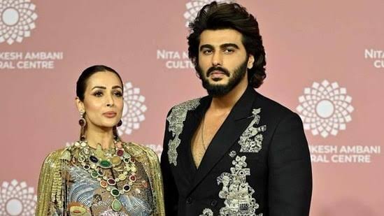 इसके बाद में अर्जुन कपूर ने चाचा अनिल कपूर को बिग बॉस ओट सीजन 3 होस्ट करने को लेकर भी बधाई दी है