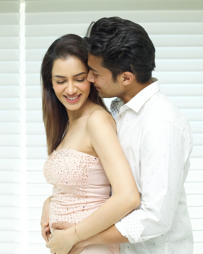 स्मृति खन्ना अपनी प्रेगनेंसी में बहुत सावधानी बरत रही है और उनकी यह प्रेगनेंसी चार महीने की हो चुकी है