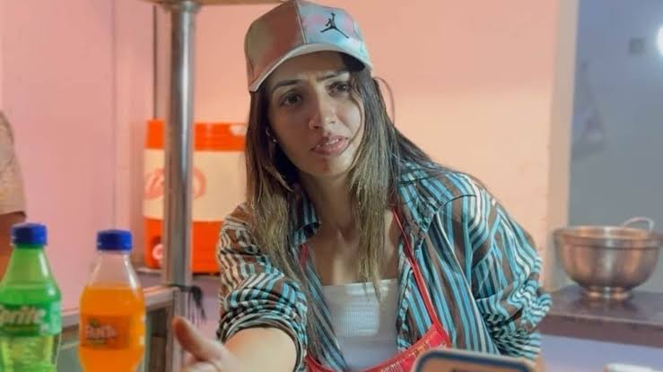 तब से आज तक चंद्रिका आए दिन सुर्खियों में नजर आती है। यहां तक कि अब वह एक तारा बन चुकी है और उनका लाइफस्टाइल भी काफी ज्यादा बेहतरीन हो चुका है