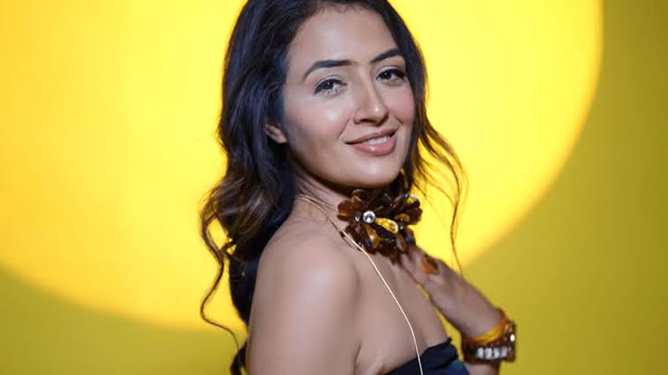 चंद्रिका वैसे तो इंदौर की रहने वाली है और अब उन्हें वड़ा पाव गर्ल के नाम से जाना जाता है