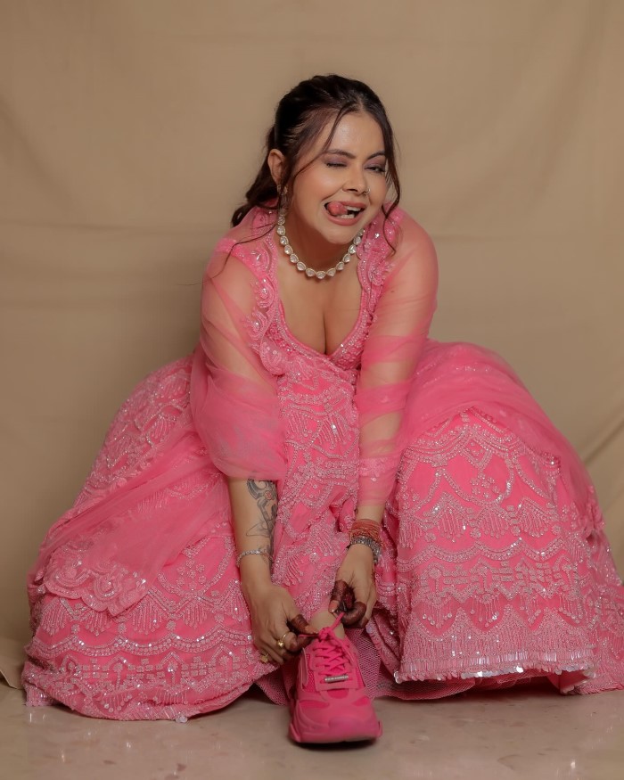 लेकिन जब देवोलना भट्टाचार्जी ने शाहनवाज शेख के साथ शादी की तो हर किसी को हैरान कर दिया