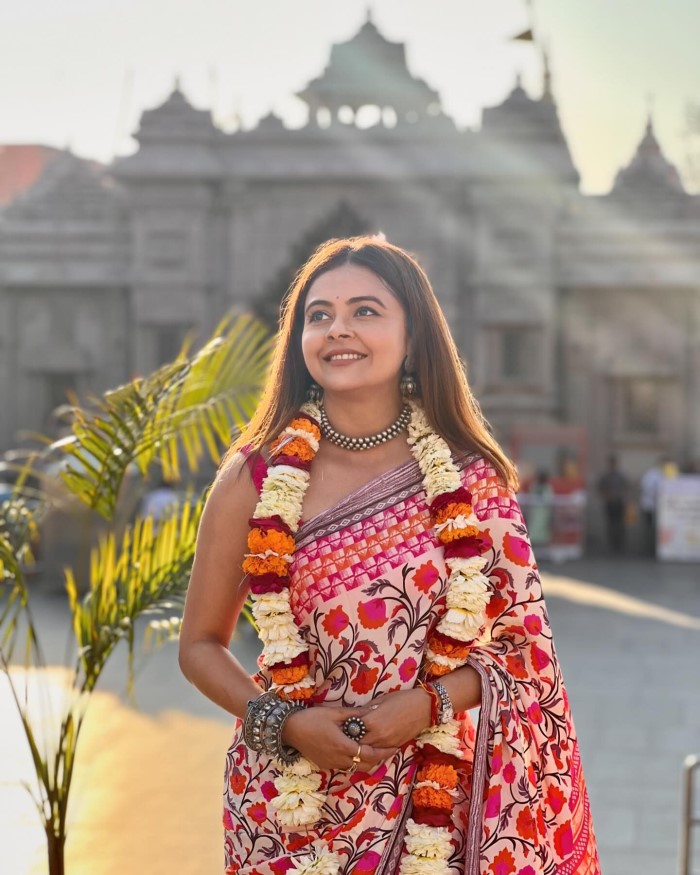देवोलना भट्टाचार्जी के काम को लेकर बात की जाए तो आपको बता दें कि उन्हें जल्दी ही 'छठी मैया' शो में देखा जाएगा और इससे पहले वह 'दिल दियां गल्लां' की शूटिंग में व्यस्त थी।