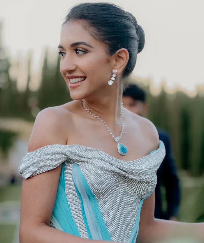 The gown had an off-the-shoulder neckline, a bodycon corset-style bodice, and an asymmetrical skirt