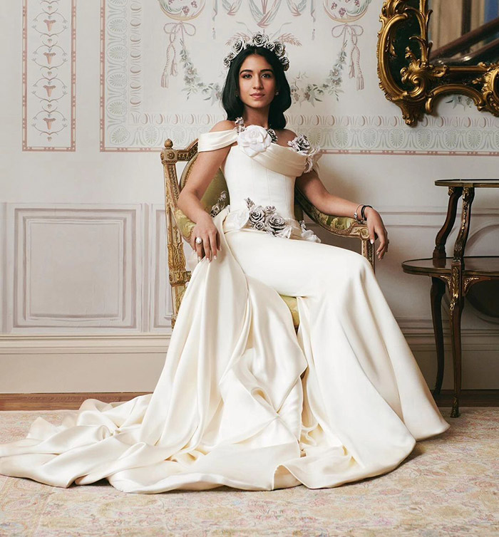 She accessorised the look with diamond jewellery, including earrings, a solitaire ring