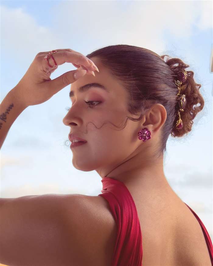 This is a testament to her commitment to authenticity and character depth and her physical transformation was much appreciated.