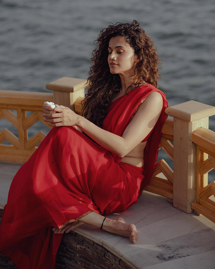 Taapsee looked gorgeous in a red saree and sleeveless blouse. What truly caught our attention was how elegantly she donned a modest saree with a matching sleeveless blouse