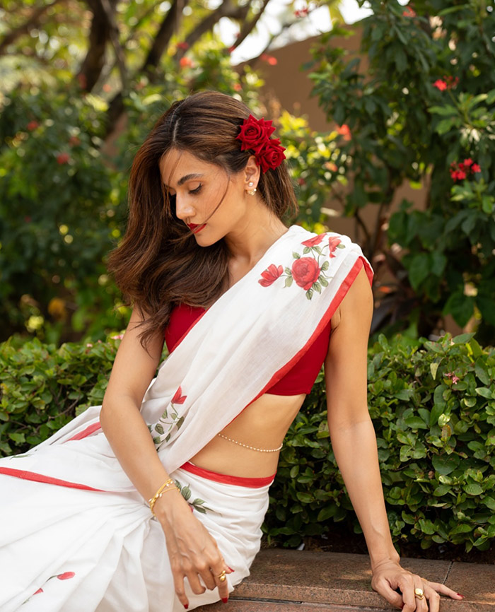 For the trailer launch of Phir Aayi Haseen Dillruba, Taapsee chose to wear a hand-painted floral saree
