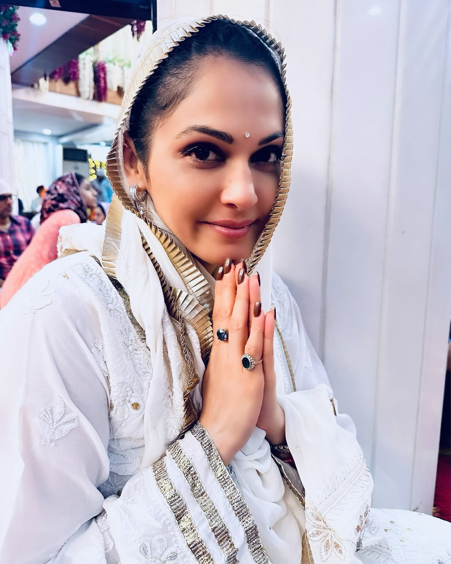 Isha Koppikar Reveals That She Feels Uncomfortable During Romance With 20 30 Years Old Actor