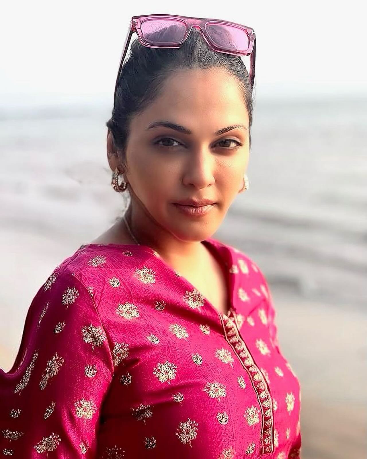 Isha Koppikar Reveals That She Feels Uncomfortable During Romance With 20 30 Years Old Actor
