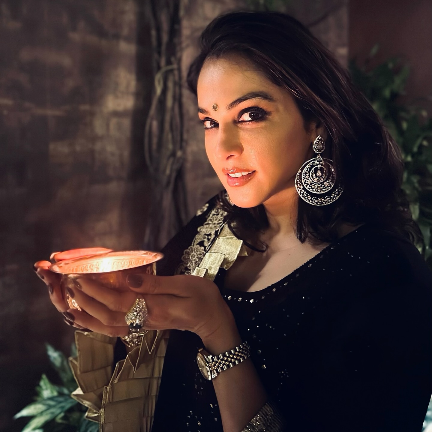 Isha Koppikar Reveals That She Feels Uncomfortable During Romance With 20 30 Years Old Actor