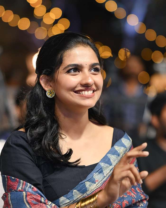 20+ Mamitha Baiju Photos: Find Latest HD Images, Pictures, Stills