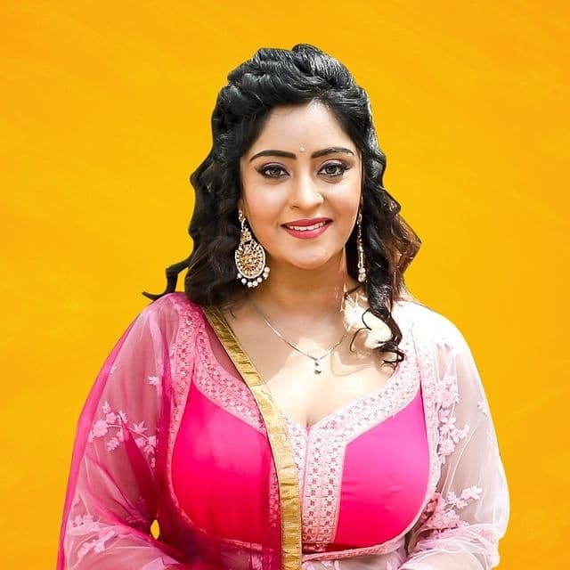 शुभि शर्मा का नाम भी इस लिस्ट में शामिल है और आपको बता दें कि वह एक भोजपुरी अभिनेत्री है, लेकिन वह राजस्थान से ताल्लुक रखती है