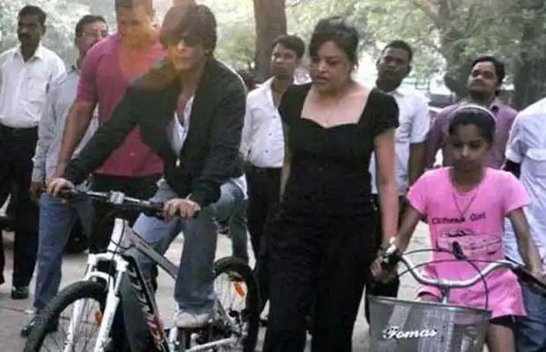 Shehnaz was spotted cycling with Shahrukh and Suhana in the morning.