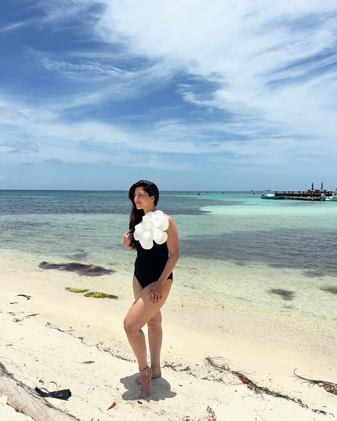 Mehreen Pirzada's sun-kissed sand complemented her beach look.