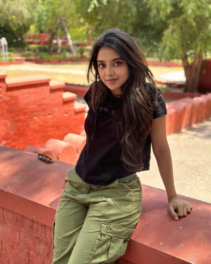 खुशी बताती है कि उनके पास में लगातार कई सारे ऑफर्स ए रहे हैं और इनमें से कई तो वह ठुकरा चुकी है। लेकिन कुछ वह मन नहीं कर पाई और इसीलिए अब वापस आ रही है